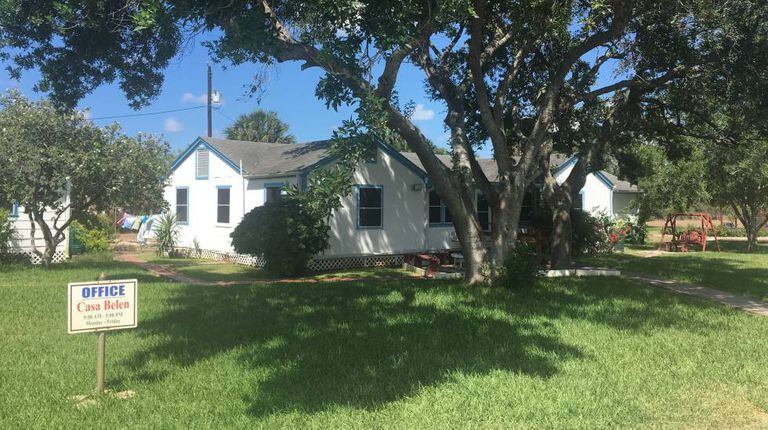 Exterior de uma das casas que fazem parte da Posada Providencia, um albergue para imigrantes ilegais, em San Benito, Texas
