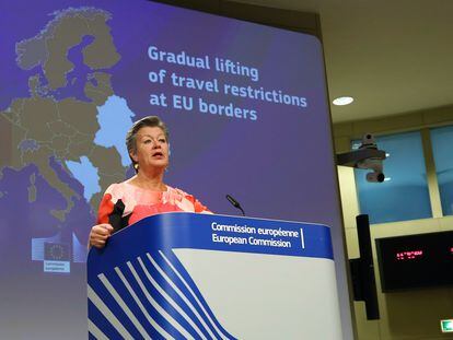 A comissária para o Interior, Ylva Johansson, durante a coletiva de imprensa em Bruxelas, nesta quinta-feira.