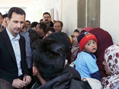 Bachar al-Assad reaparece em Adra, na quarta-feira.