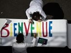 Staff members of the private school Institut Sainte Genevieve prepare a welcoming banner on May 7, 2020, in the French capital Paris as the schools in France are to gradually reopen from May 11, when a partial lifting of restrictions due to the Covid-19 pandemic caused by the novel coronavirus will come into effect. (Photo by PHILIPPE LOPEZ / AFP)