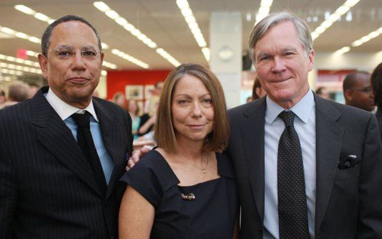Jill Abramson, no centro, acompanhada de seu predecessor, o então diretor executivo Bill Keller (dir.) e Dean Buquet (esq.), que lhe substituirá no cargo.