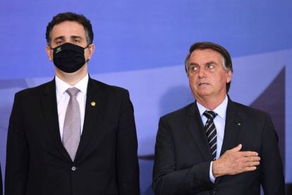 Rodrigo Pacheco e Bolsonaro em cerimônia no Palácio do Planalto nesta terça-feira, dia 14 de setembro.