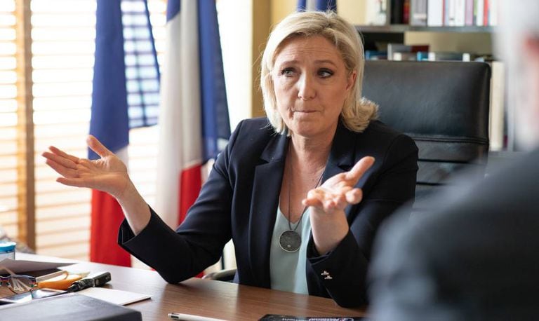 Marine Le Pen durante a entrevista realizada terça-feira em seu escritório.
