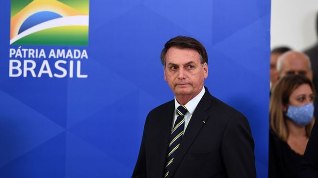 Bolsonaro chega ao local de pronunciamento.