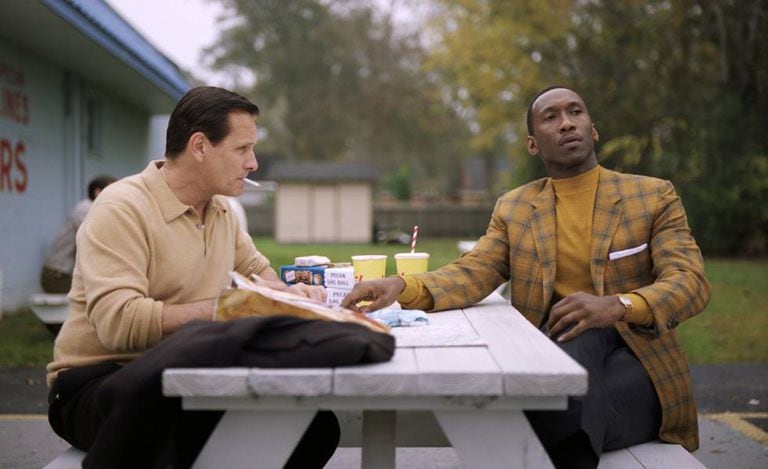 Viggo Mortensen (à esquerda) e Mahershala Ali em cena de ‘Green Book: O Guia’