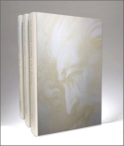 The Sistine Chapel' é uma edição limitada em três volumes encadernados em seda – com impressões em lâminas de prata, ouro e platina – e vendida por cerca de 20.000 euros.