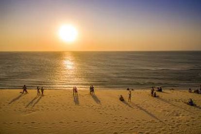 O clássico ocaso do sol visto das dunas.
