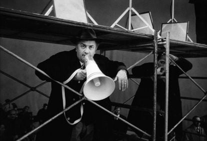 O cineasta italiano Federico Fellini.