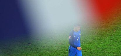 Griezmann diante de uma bandeira francesa.