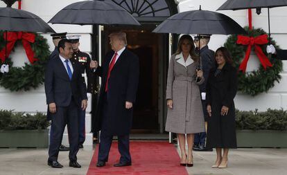 Donald e Melania Trump com o presidente da Guatemala, Jimmy Morales, e sua mulher, Patricia Marroquín, nesta terça-feira.