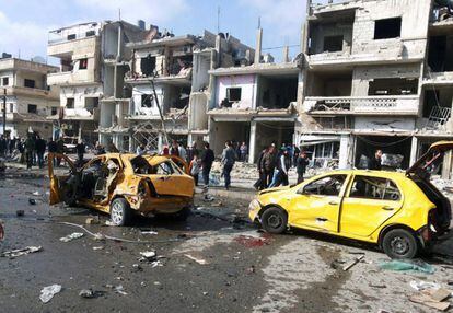 Local da explosão de dois carros-bombas, neste domingo, em Homs.