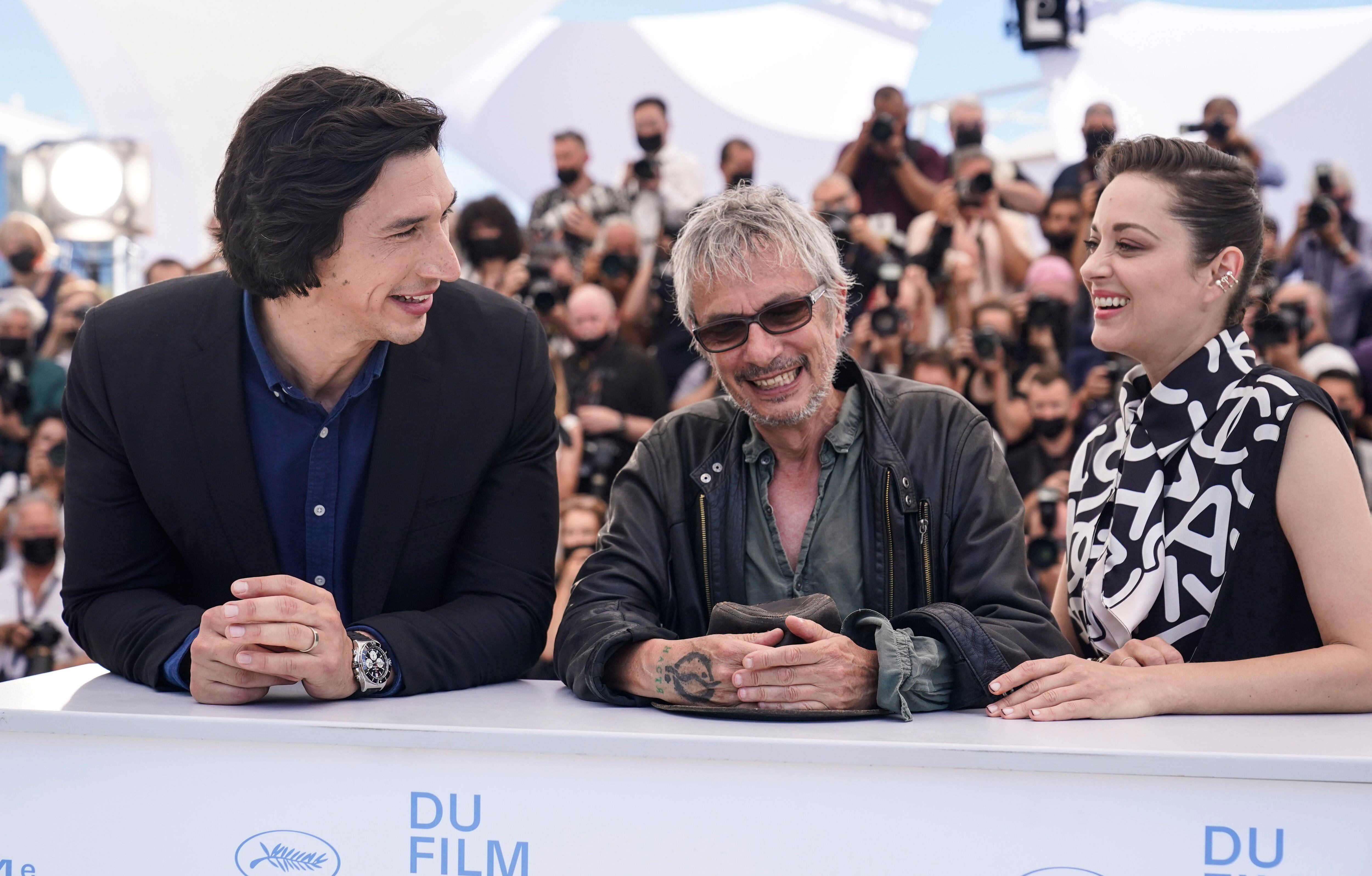 Adam Driver, Marion Cotillard e Leos Carax na terça-feira em Cannes. 