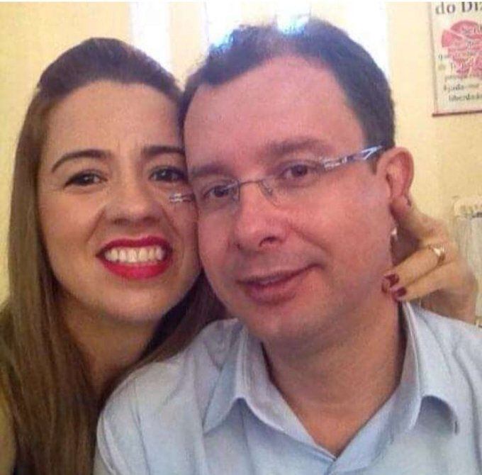 O professor Dalton Milagres Rigueira e sua esposa, Valdirene Lopes, em uma foto de 2014 publicada no Facebook. Gordiano foi resgatada na casa do casal em Patos de Minas.