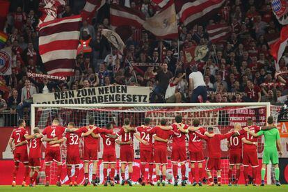 Os jogadores do Bayern comemoram a classificação às semifinais da Champions.