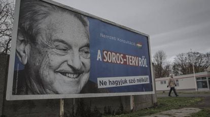Cartaz da consulta contra George Soros do Governo húngaro próximo a Budapeste