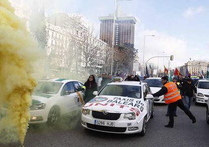 Manifestação de taxistas contra a desregulamentação do táxi na Espanha.