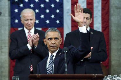 Barack Obama saúda o Congresso depois de finalizar seu discurso sobre o estado da União.