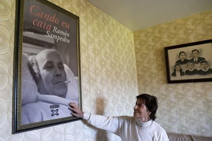 Manuela Sanles, cunhada de Ramón Sampedro, mostra nesta quinta-feira o seu quarto, que conserva do mesmo jeito há 23 anos, em Porto do Son (A Coruña). 