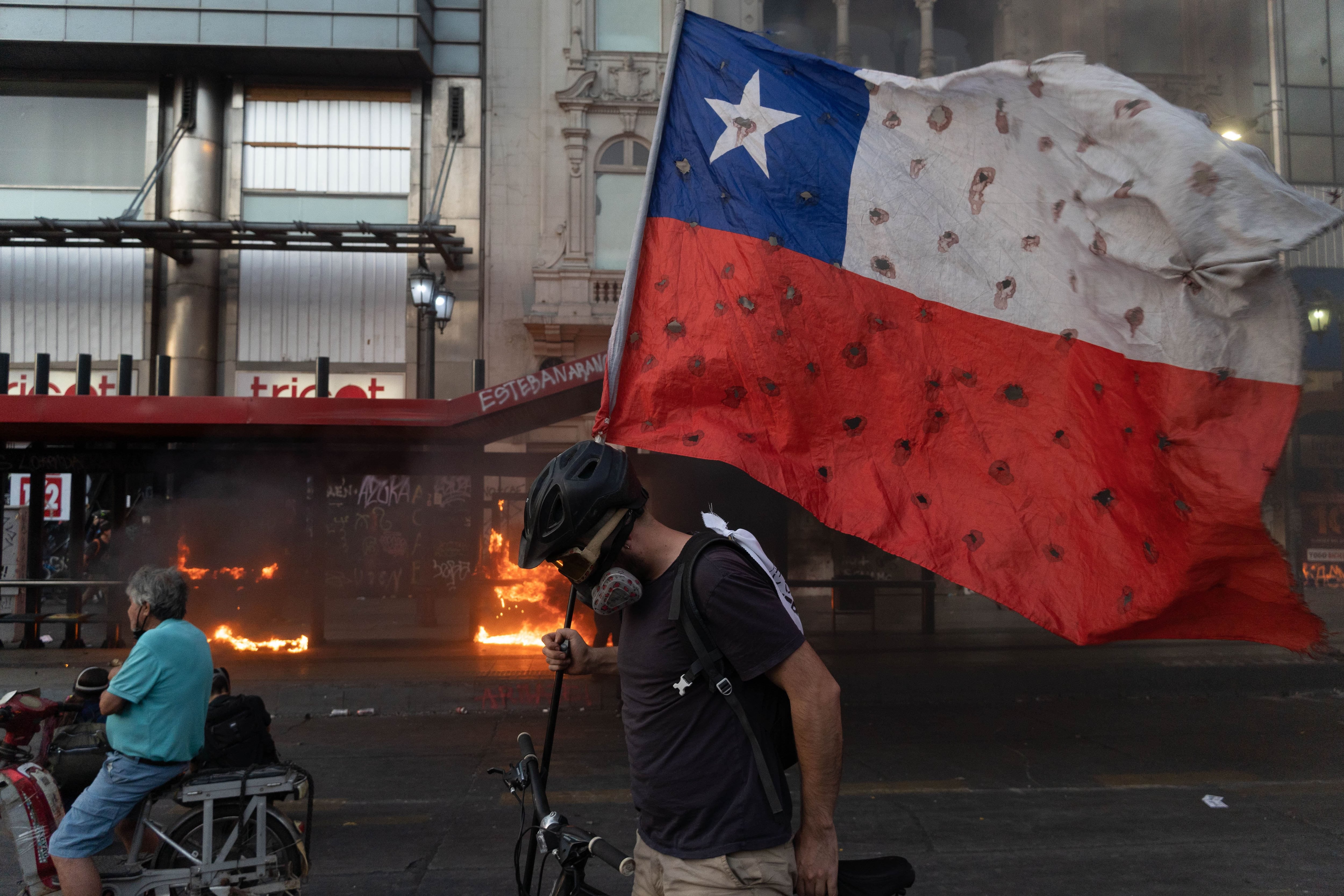 Protestantes no Chile em dezembro de 2020.