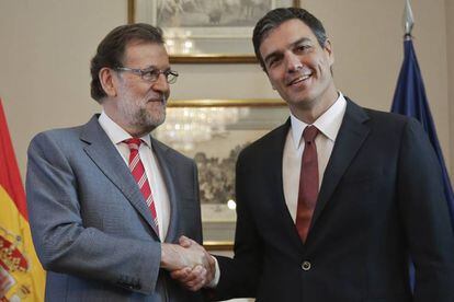 Mariano Rajoy e Pedro Sánchez, durante a reunião para a formação do Governo.