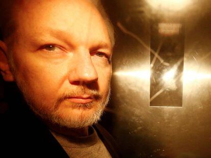 Julian Assange em 1º maio em Londres.