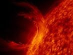 El solar Dynamics Observatory, de la NASA, ha captado en alta resolución  los destellos de los flujos de electrones en el Sol.
