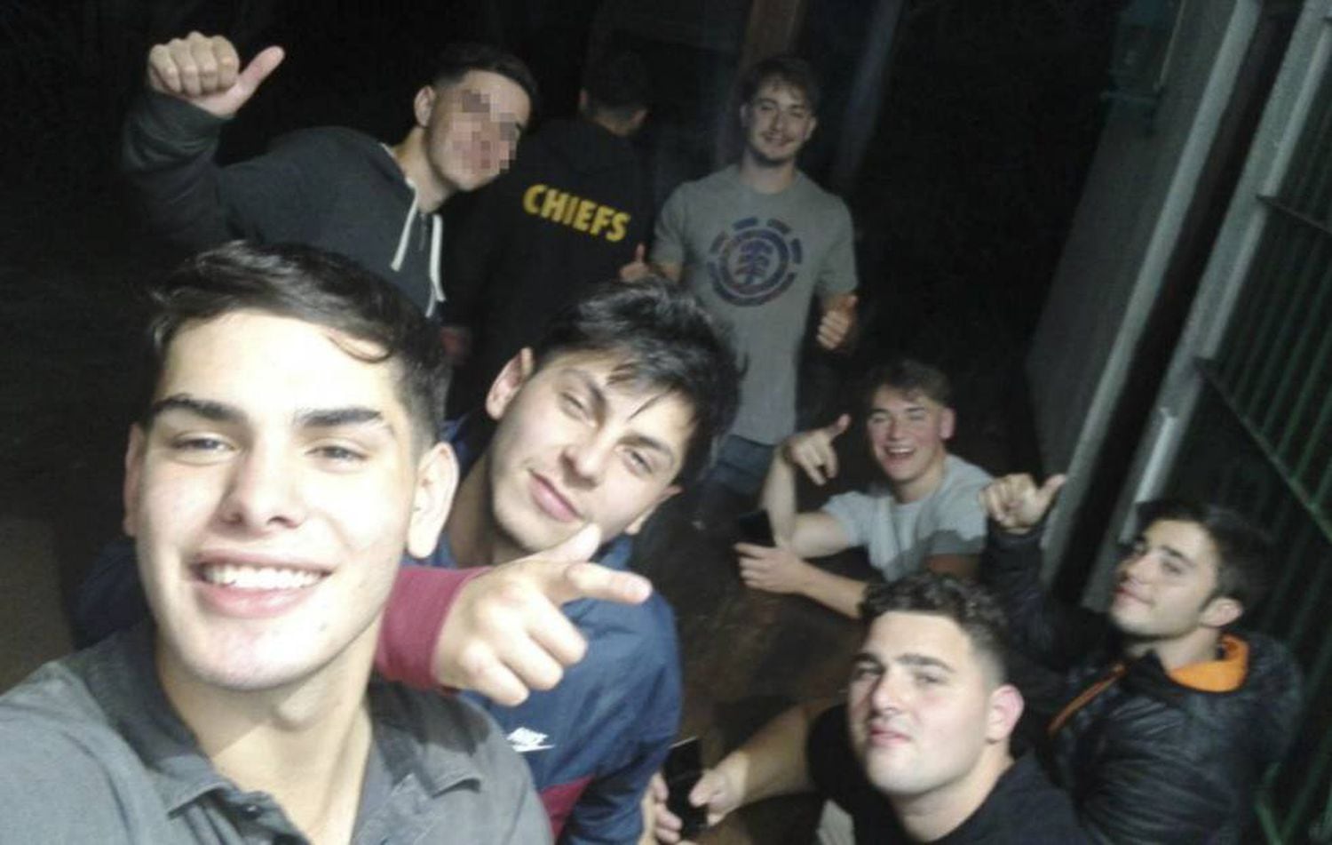Parte do grupo de jovens acusados faz 'selfie' minutos depois de matar Fernándo Báez.