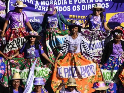 Mulheres do Brasil marcham em busca de igualdade