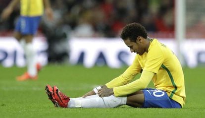 Neymar teve atuação sem brilho diante da Inglaterra.