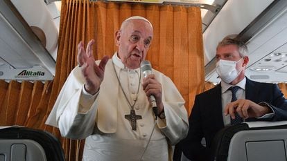 O papa Francisco durante a entrevista coletiva realizada no avião ao voltar para Roma.