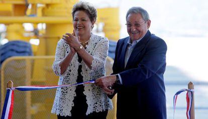 Dilma Rousseff e Raul Castro na inauguração do porto Mariel.