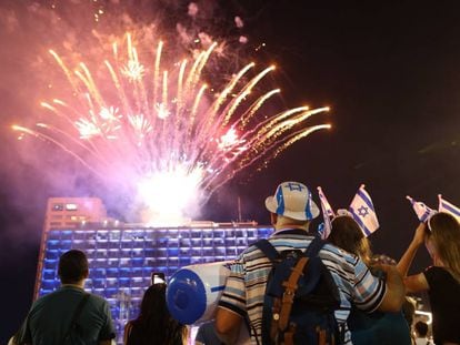 Fogos artificiais na celebração do Dia da Independência em Tel Aviv.