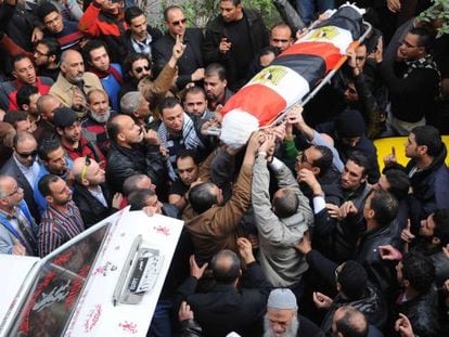 Enterro de Shaima al Sabbagh, líder política que morreu durante os protestos.