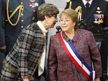 A presidenta do Senado chileno e Michelle Bachelet.