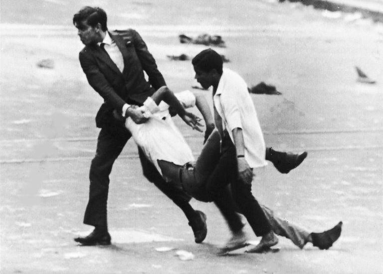 EL PAÍS Brasil vence prêmio com série de reportagens sobre os crimes da ditadura militar brasileira, revelados pelo relatório da Comissão da Verdade.
