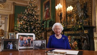 A rainha Elizabeth II, em sua mensagem de Natal no Castelo de Windsor, em dezembro de 2019.