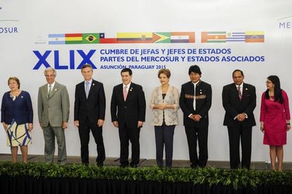 Foto dos dirigentes regionais a última cúpula de presidentes do Mercosul, em 21 de dezembro de 2015.
