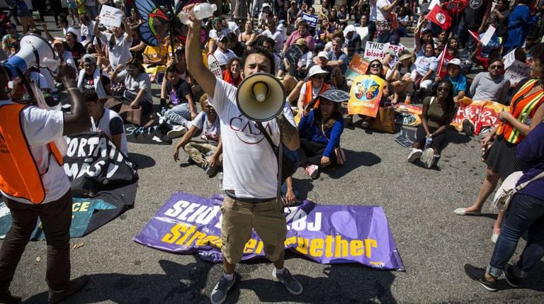 Manifestação em frente a Casa Branca, na terça-feira, dia 5