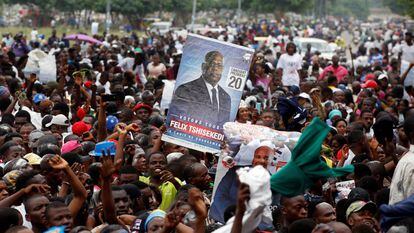 Simpatizantes de Felix Tshisekedi celebram a vitória em Kinshasa.