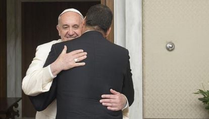 O Papa recebeu ontem ao presidente equatoriano Correa.