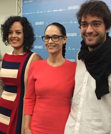 Sonia Braga com atores de 'Aquarius' no lançamento do filme em SP.