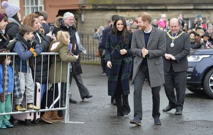 Harry da Inglaterra e Meghan Markle em Edimburgo em fevereiro.