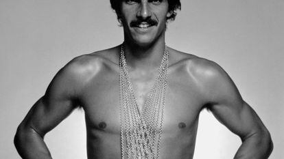 “O importante não é participar, e sim vencer.” O nadador Mark Spitz (1950, EUA) deve ter sido profundamente marcado pelas palavras repetidas por seu pai quando começou a molhar o pé na piscina. Com apenas 22 anos, já acumulava nove medalhas olímpicas: sete de ouro nos Jogos de Munique, em 1972, e duas (com 18 anos!) nos Jogos do México, em 1968. Spitz, que mal tinha pelos no peito e já havia atingido o topo, deixou o esporte de elite para se tornar famoso em Hollywood. Não conseguiu. Não importa: já havia feito história.