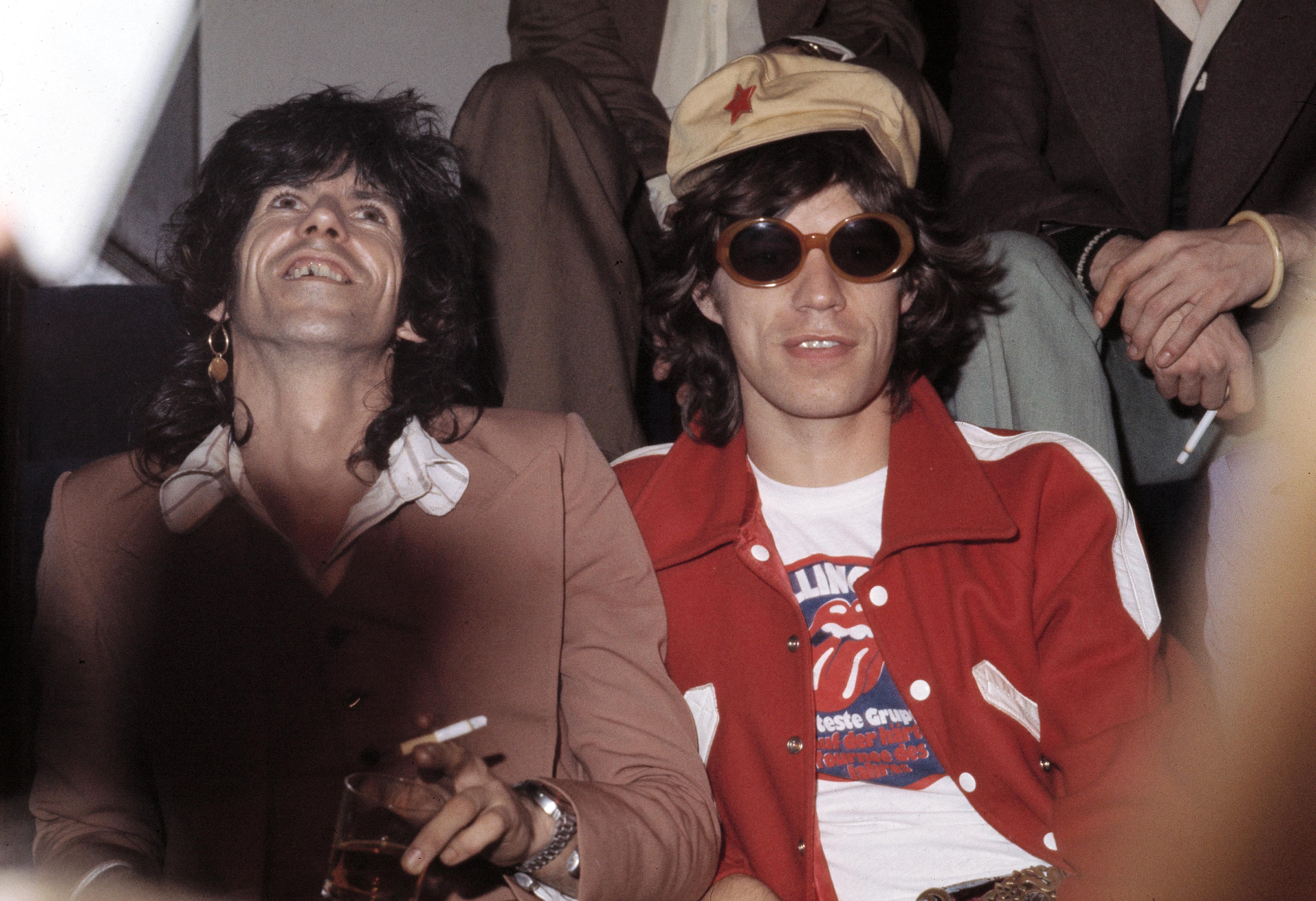 Keith Richards e Mick Jagger na Dinamarca em 1973, o ano em que foi lançado o disco 'Goats Head Soup', onde está 'Angie'. 