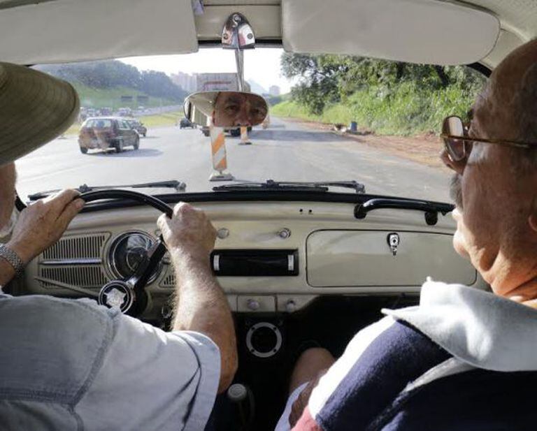Os amigos Ivan e Fael viajarão até México em um fusca.