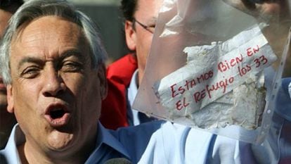 O ex-presidente chileno com a mensagem dos mineiros, quando descobriu-se que estavam vivos: "Estamos bem no refúgio, os 33".