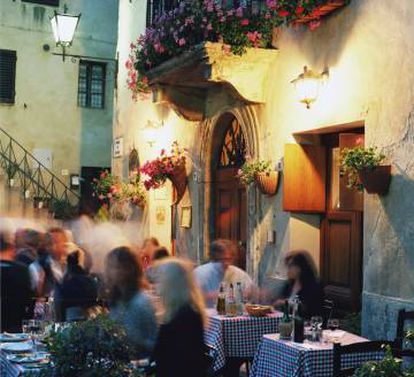 Esplanada de um restaurante em Pienza, na Toscana.