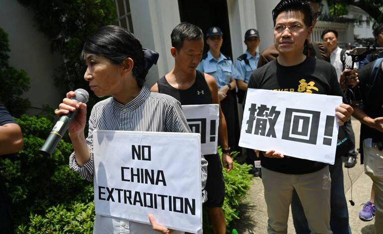 Manifestantes em Hong Kong contra o projeto de lei de extradição.