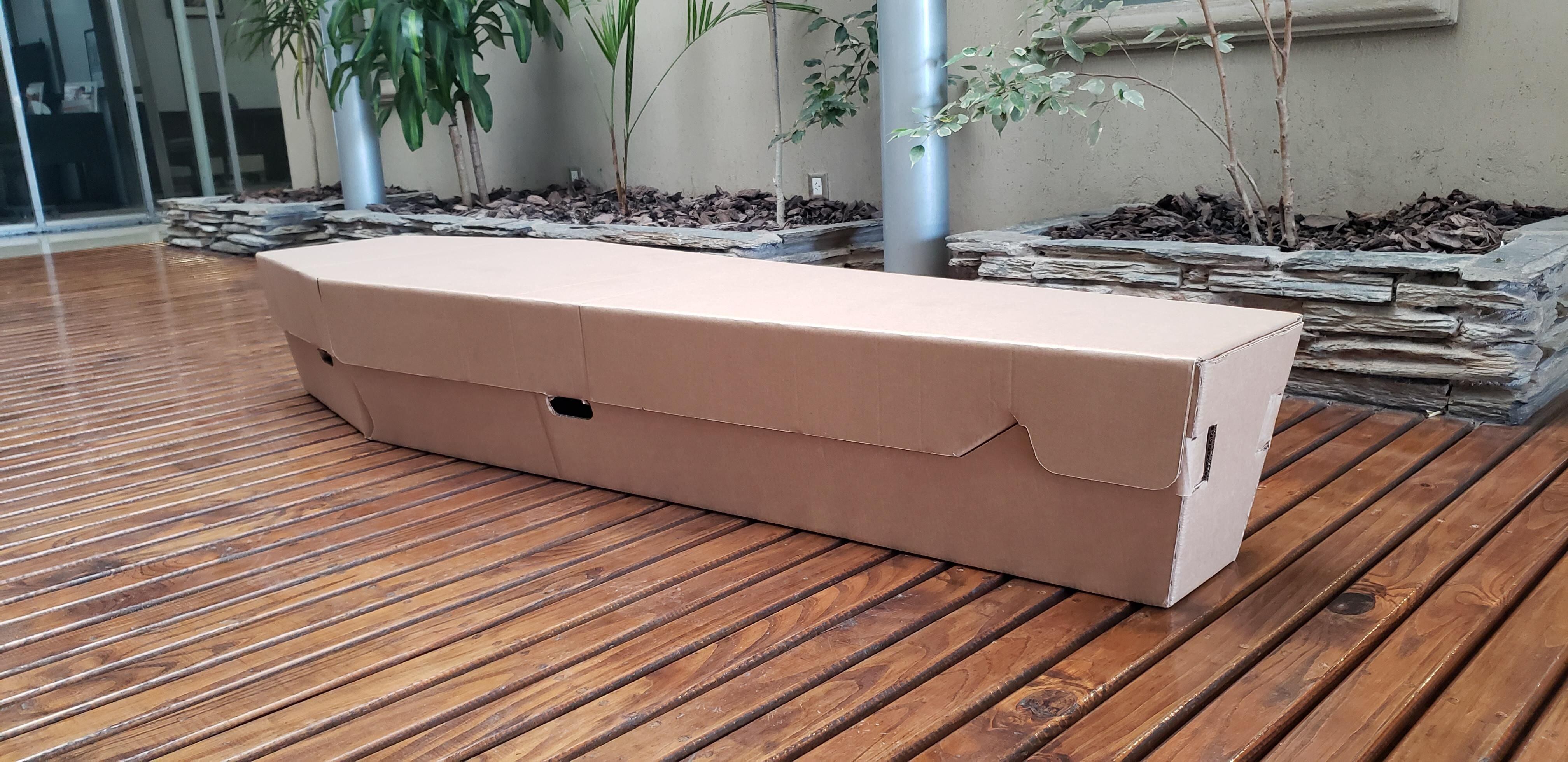 Modelo de caixão de papelão da empresa argentina Restbox. 