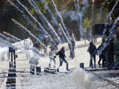 Manifestantes protestam em Ancara contra o Governo.